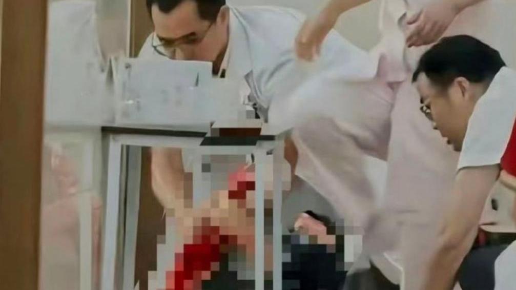 廣東病人衝入診症室反鎖持刀狂斬　骨科名醫遇襲送入ICU