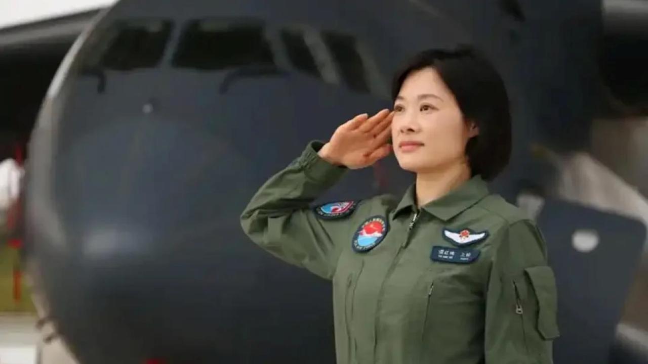 九三閱兵最型女機長帥到上熱搜　超狂背景曝光！