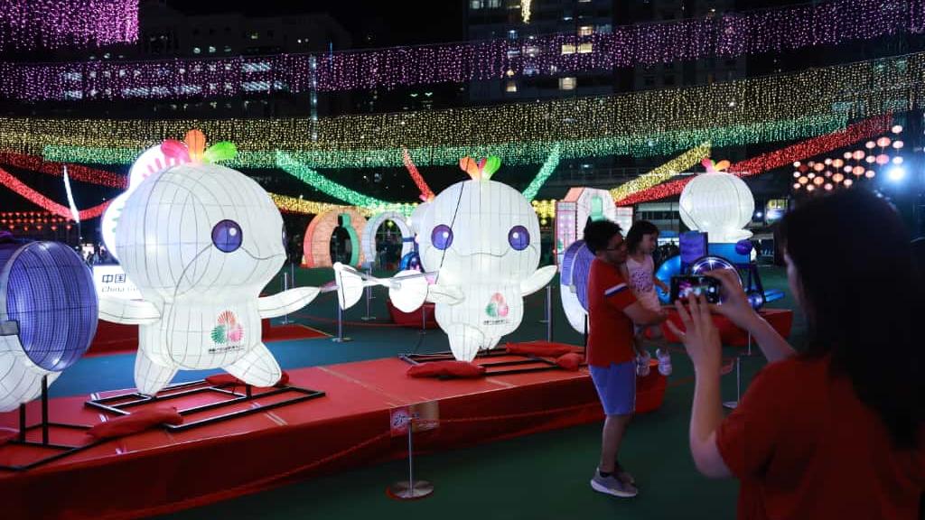 中秋綵燈會以十五運會為主題。