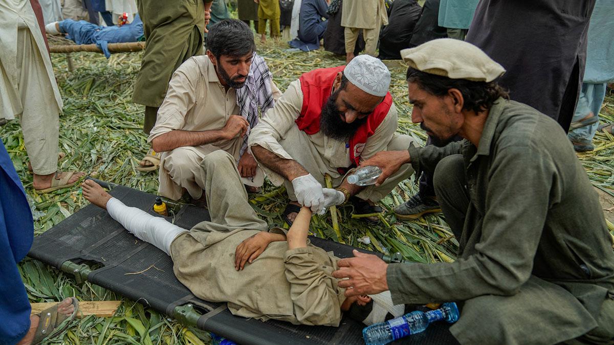 阿富汗紅新月會正在當地投入救災。(香港紅十字會提供)