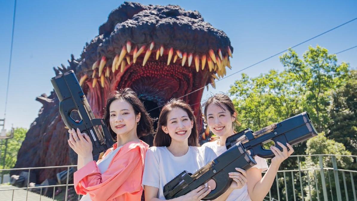 「二次元之森」哥斯拉遊樂設施這張宣傳照近日成為網上熱話。(互聯網)