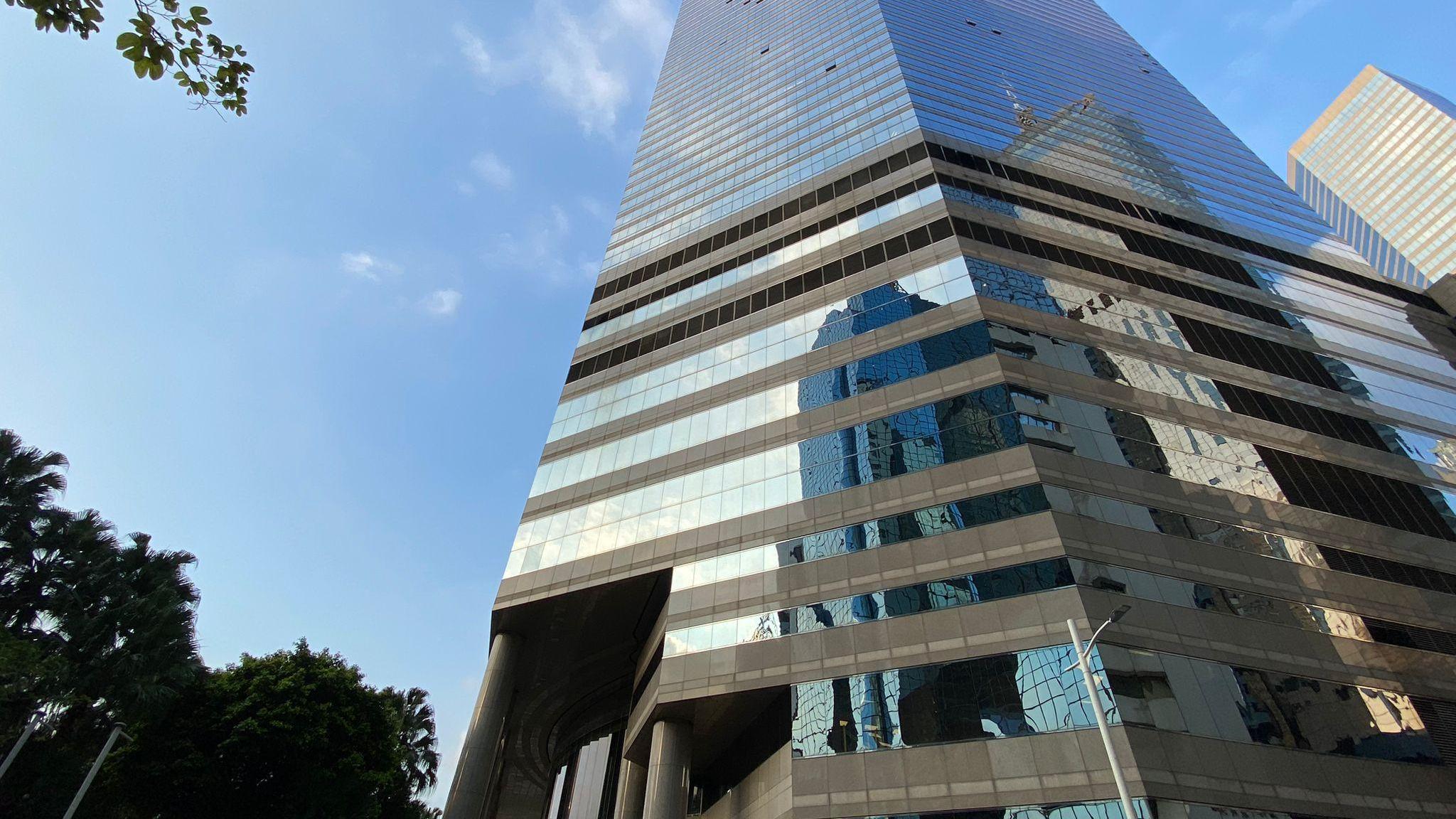 灣仔會景閣高層靚景企裝兩房蝕讓盤，獲外區客斥1,110萬元承接，12年貶值240萬元。