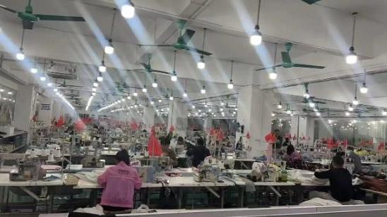 距離2026世界盃還有9個月，義烏球衣訂單暴增70%。（圖／翻攝《第一財經》）