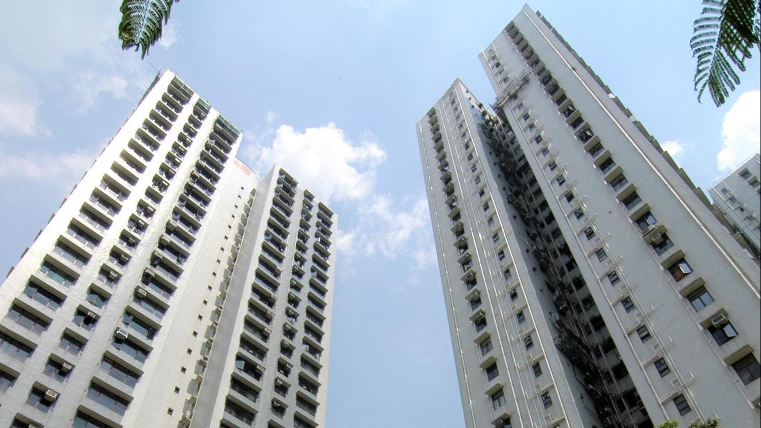 跑馬地樂陶苑套三房連車位，外區客睇中靚裝修及連大平台，以每月5.6萬元承租。