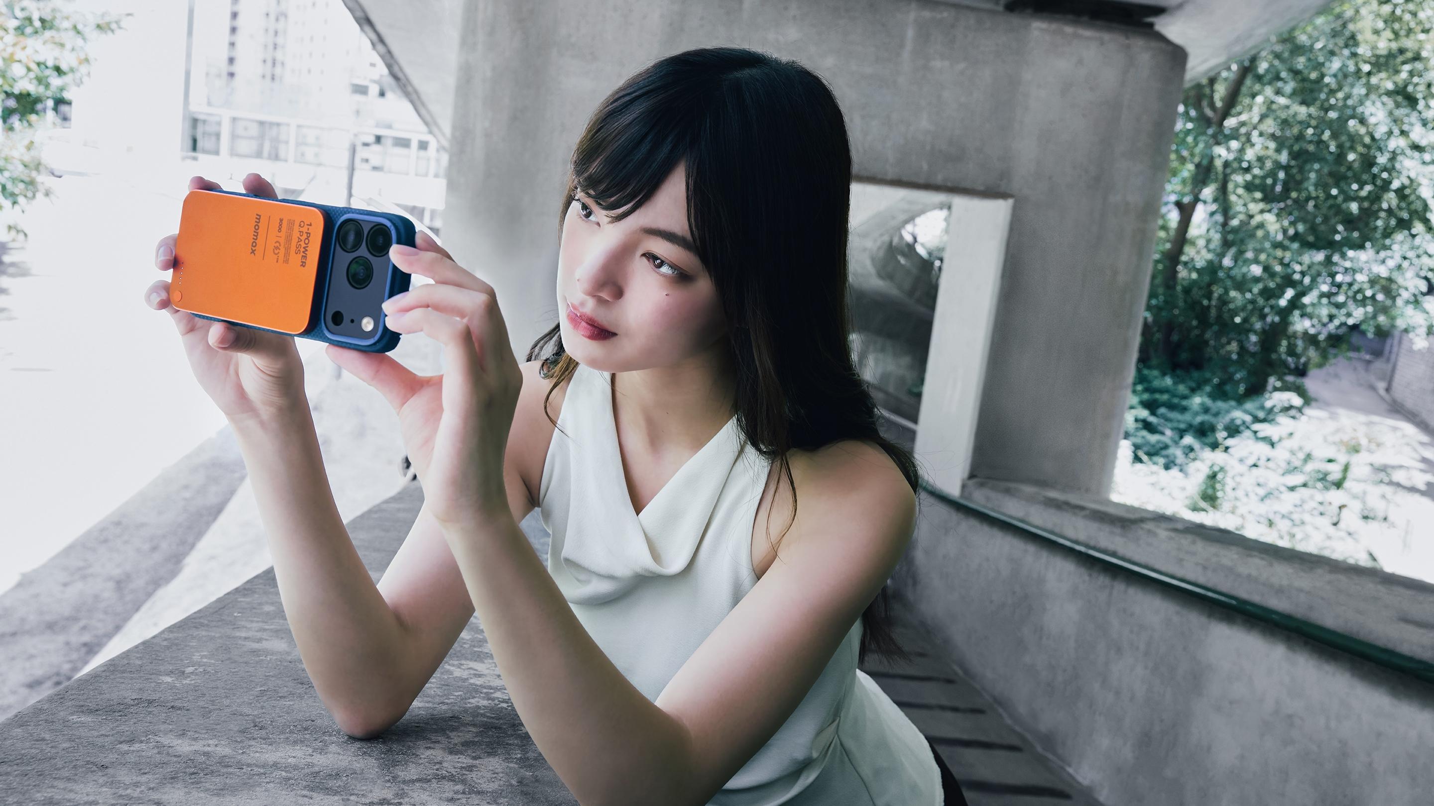 Momax推出iPhone 17宇宙橙配件　超薄磁吸尿袋、多色手機殼