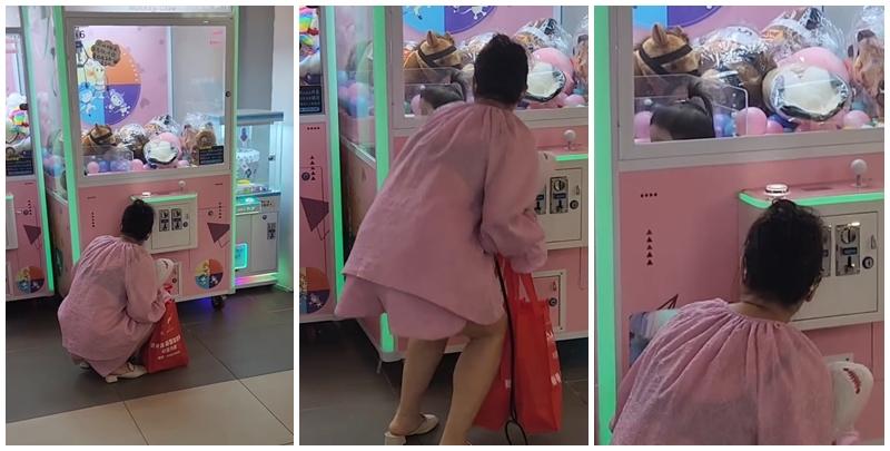 一名疑似母親蹲在夾公仔機前面，一名女童竟然鑽入機內出貨口位置(Threads影片截圖)