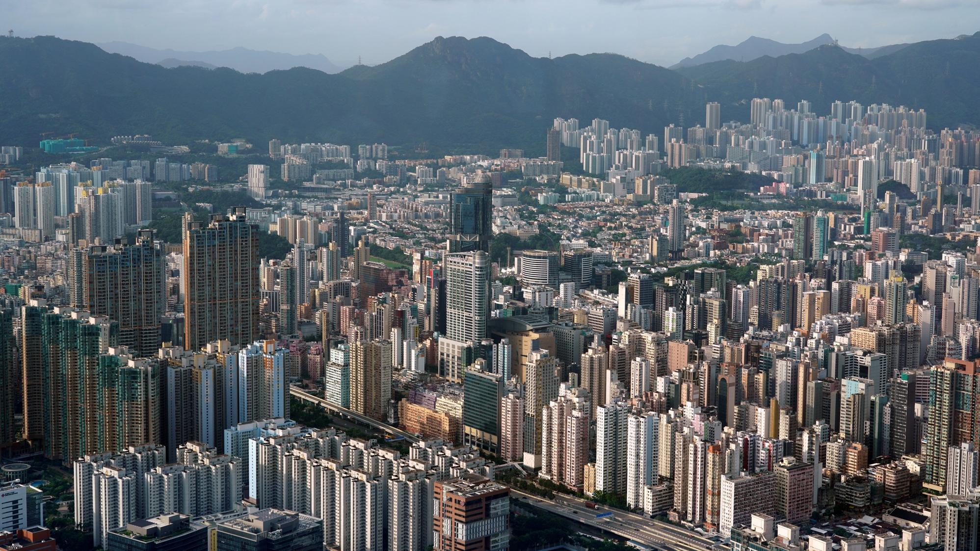 中原十大屋苑9月份錄181宗買賣成交，按月回升4%，當中有9個屋苑呎價錄得升幅，反映樓價正逐步回穩上升。(資料圖片)