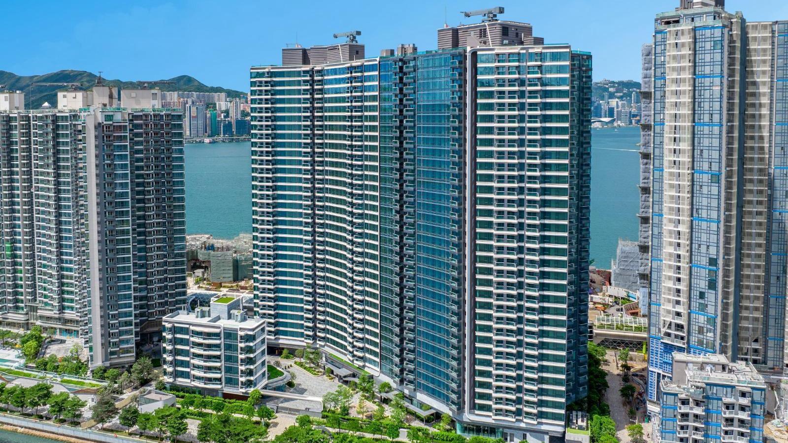 啟德新區半新盤維港1號兩房銀主盤，於拍賣前獲本地投資者以700萬元承接，較4年前一手價平逾四成。