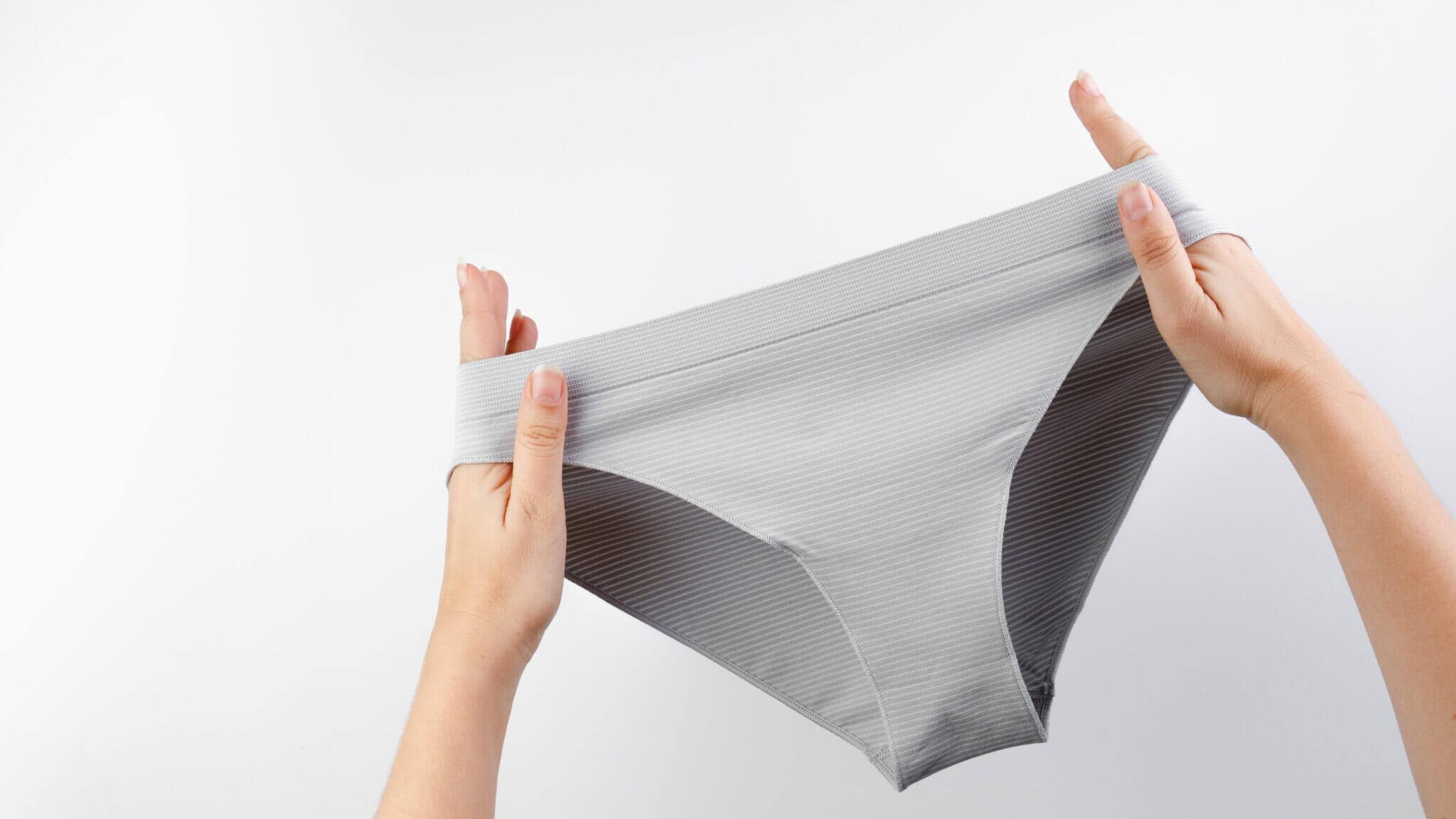 如果長時間穿著材質不透氣、又洗不乾淨的舊內褲，細菌和黴菌等微生物可能藏於其中，反覆引起陰部感染或不適。