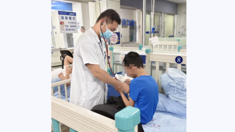 11歲男童因趕作業引發呼吸性鹼中毒。（圖／翻攝《都市現場》）