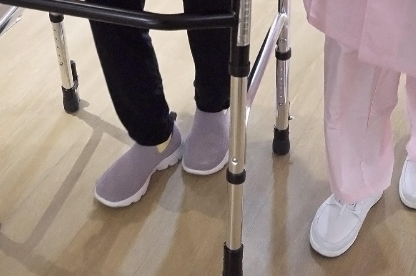 申訴專員公署主動調查長者及殘疾人士的暫託服務，發現服務使用率差異極大，部分服務單位涉嫌「揀客」。   (港台圖片)