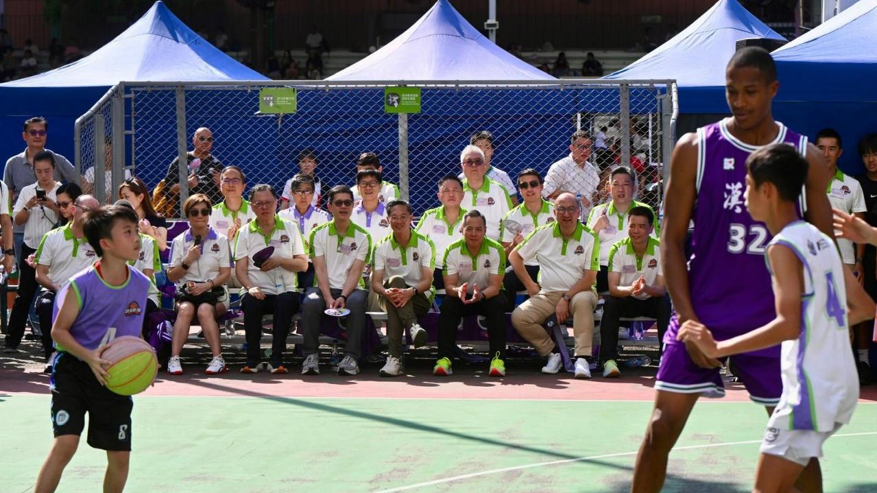 「少年警訊禁毒防罪3x3籃球培訓計劃2025」決賽暨嘉年華今日(19日)於灣仔修頓遊樂場圓滿舉行。