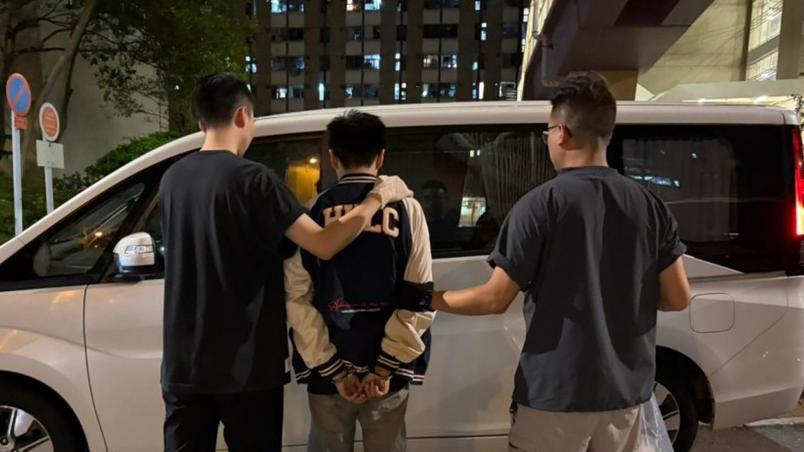 警長沙灣搗毒品倉庫，拘25歲男檢13萬毒品。(警方相片)