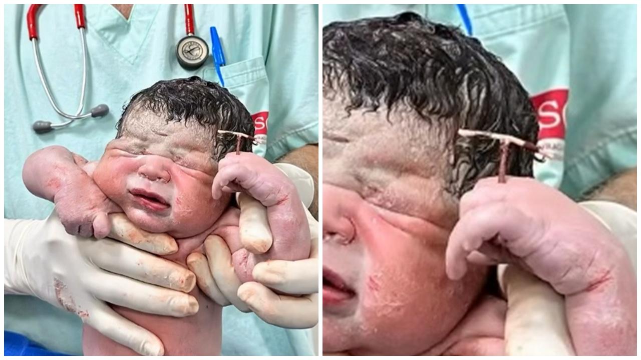 初生嬰手握母親避孕器，擊敗99%以勝利者姿態誕生。(IG)