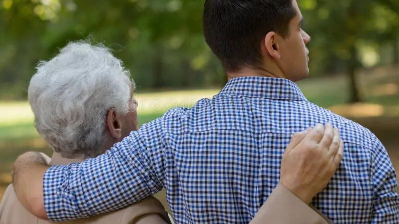 絕望爺爺故意持槍劫超市，「申請」入獄原來為保護孫仔。(網上圖片)