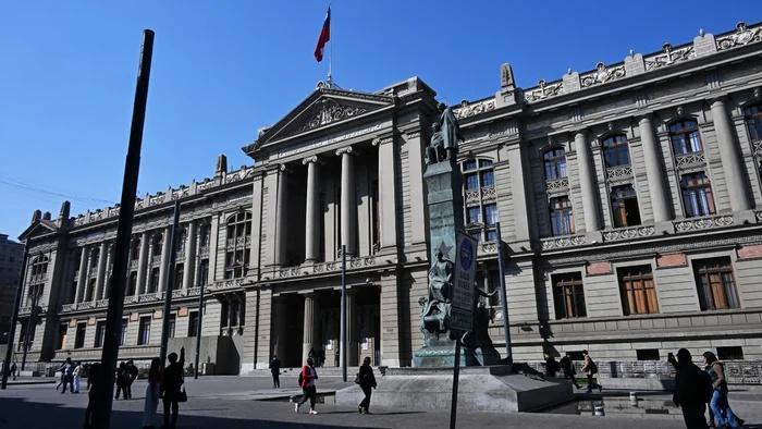 會計誤發329倍月薪，員工領130萬後離職，法院判免還。(網上圖片)