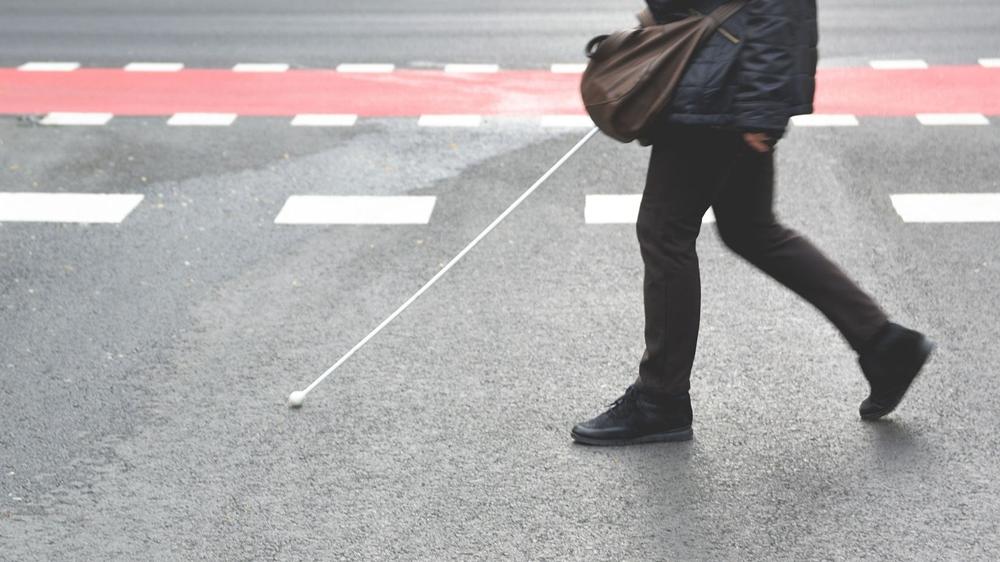 七旬翁扮盲人長逾半世紀，詐騙殘疾補助金逾900萬。(網上圖片)