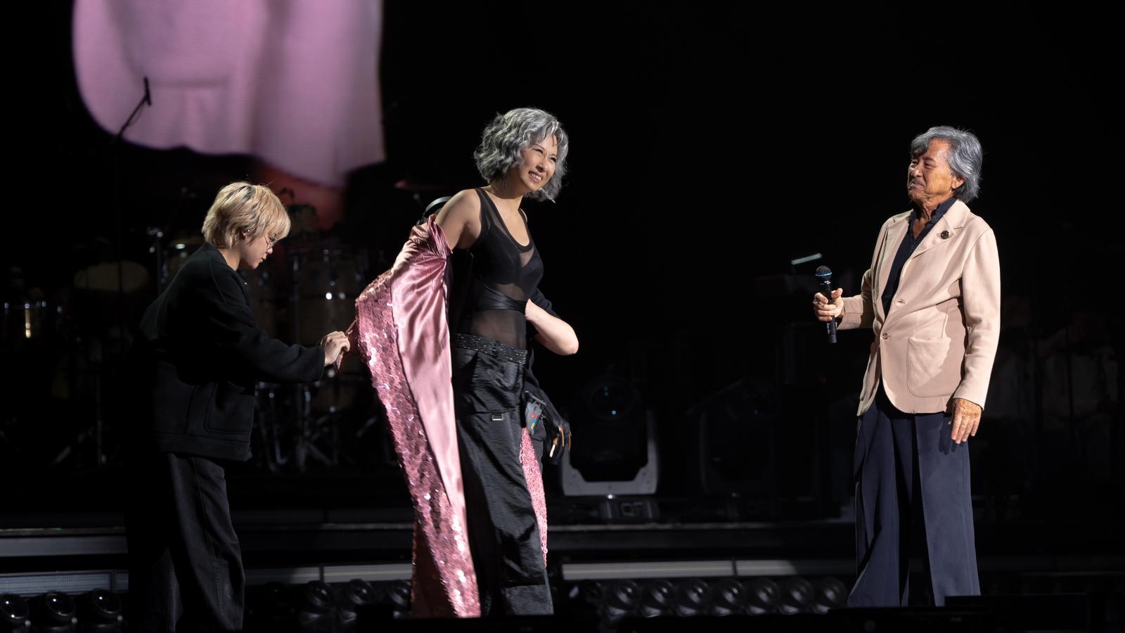 林子祥葉蒨文演唱會2025｜64歲Sally除衫震撼全場 阿Lam：我都好耐冇見過