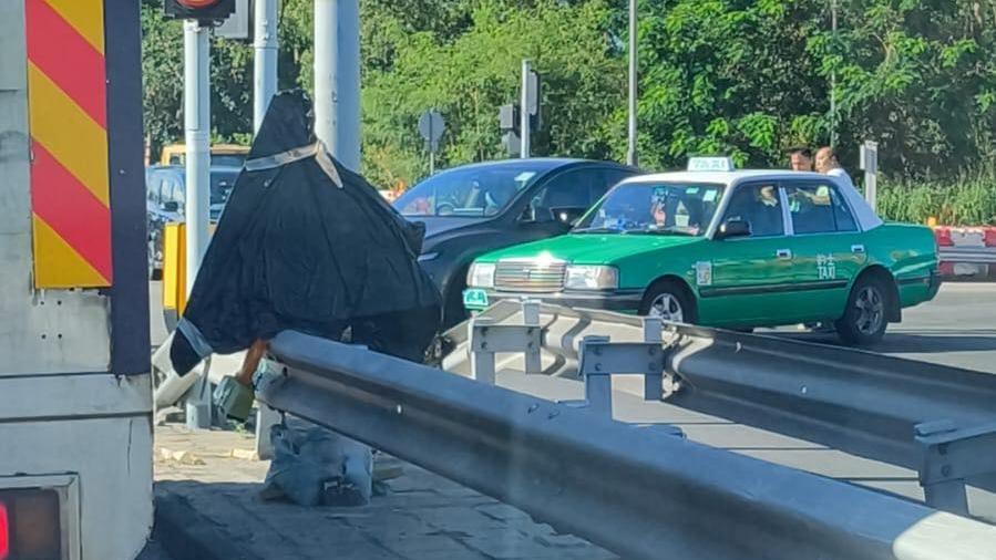 龍翔道發生4車連環相撞車禍。（fb「車cam L（香港群組）」圖片）