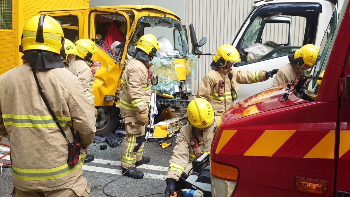 東涌發生車禍。（fb「馬路的事討論區」圖片）