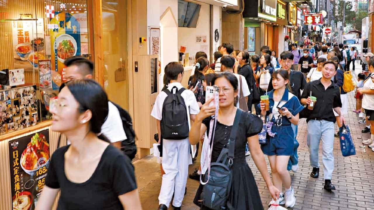 黃金周結束 逾139.4萬人次內地客入境  旅議會︰年內推工業品牌旅行團