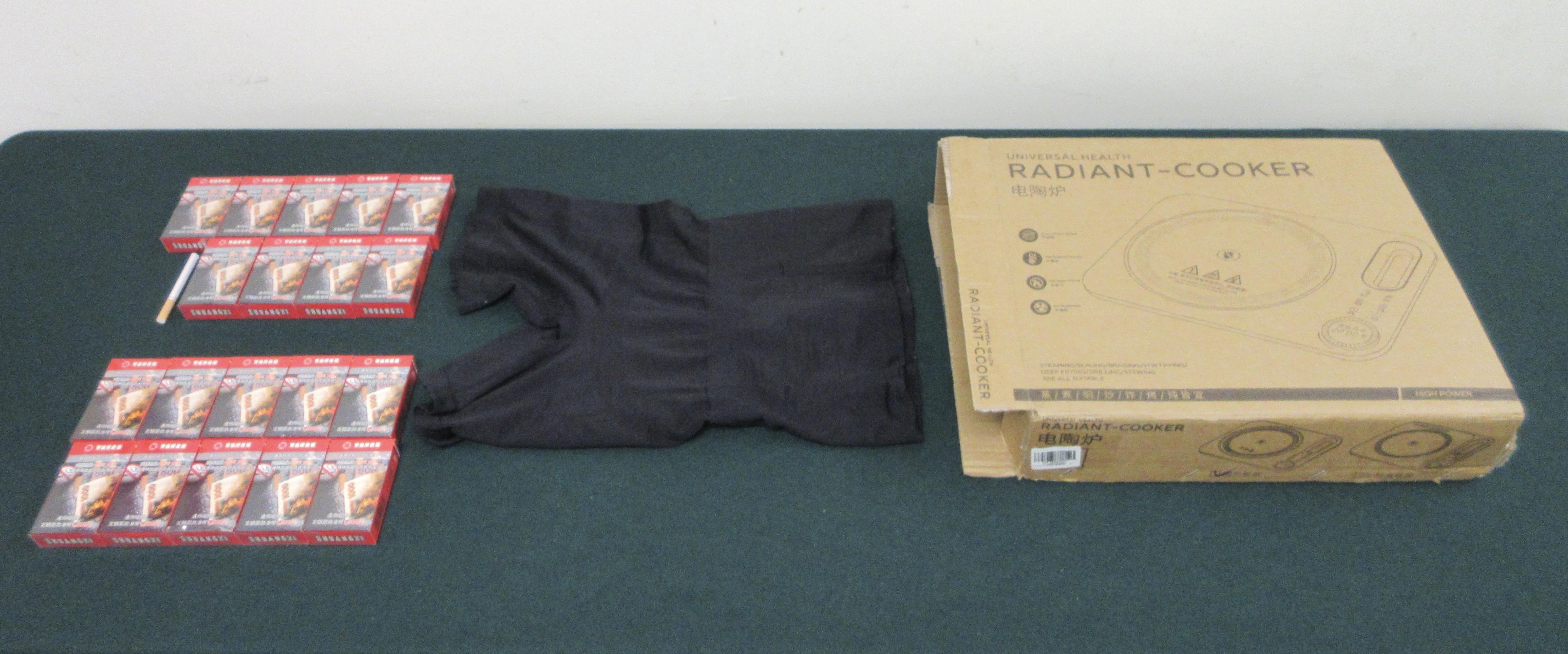 電陶爐紙皮盒藏381支私煙抵港，65歲婦罪成判囚6周。(政府新聞處)