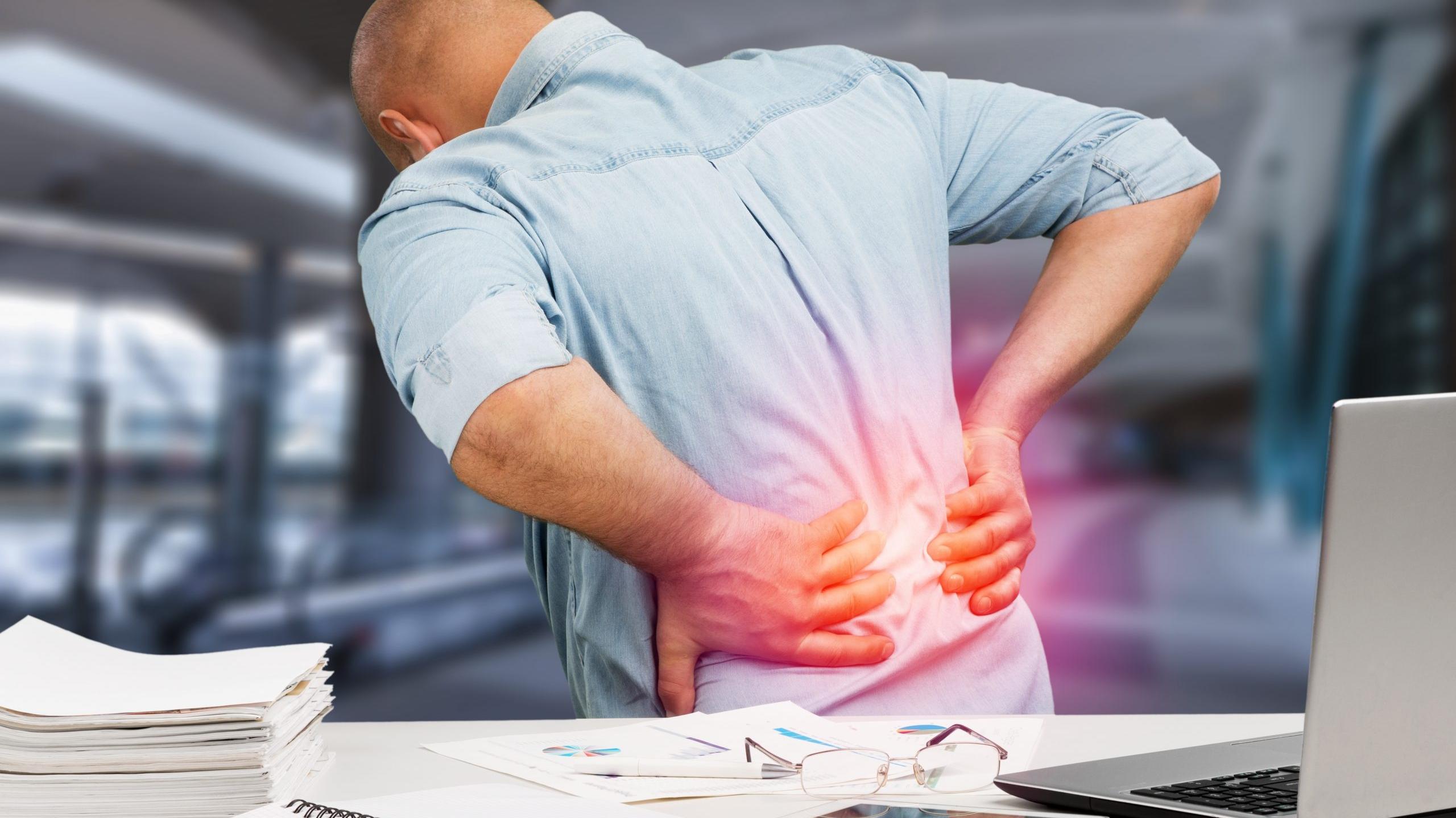 王竣平醫生解釋，骨骼需要適度負重與刺激才能維持強度，而久坐、缺乏活動易讓骨質慢慢流失，提醒特別是上班久坐族群要注意日常活動量充足。