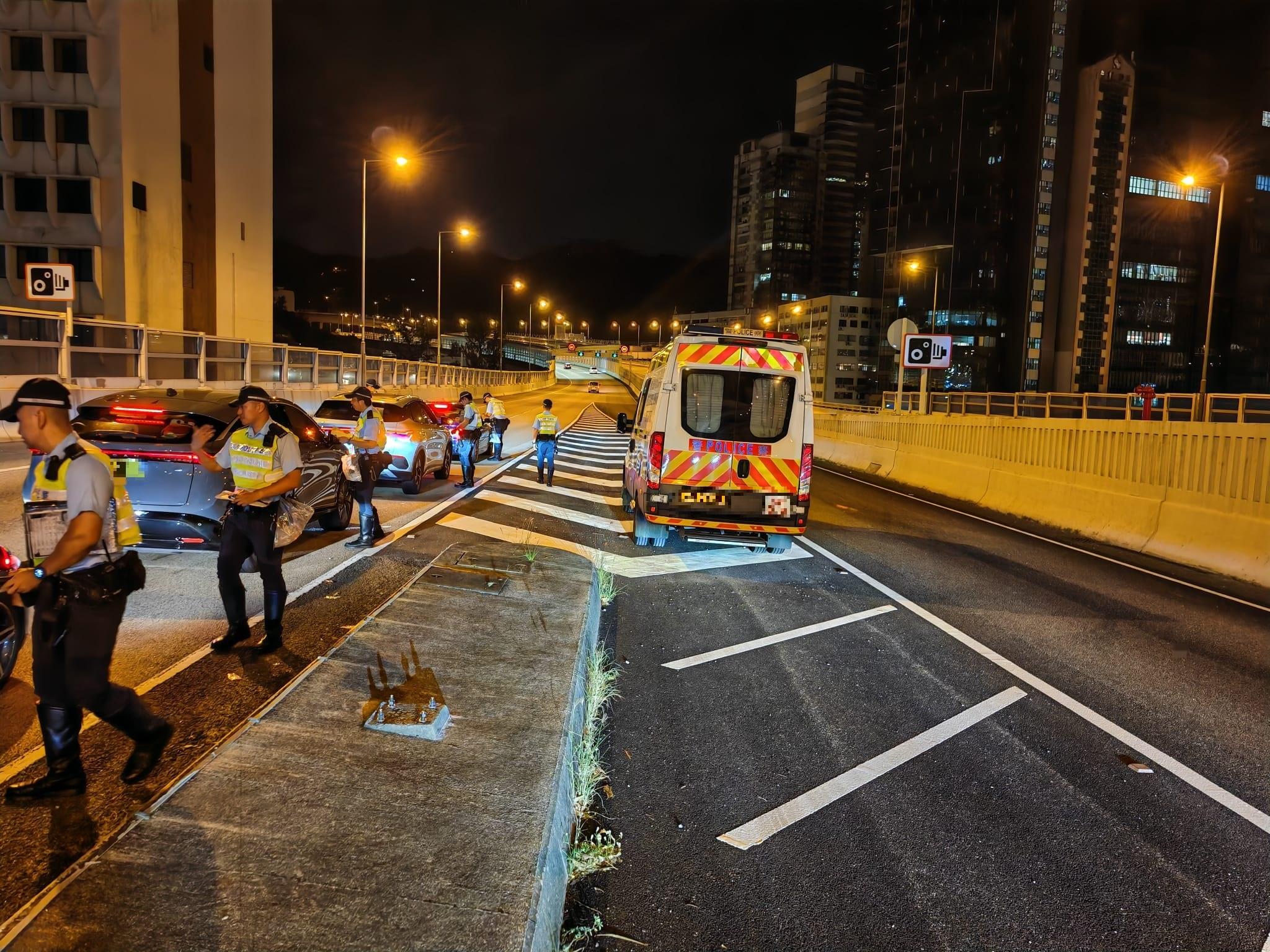 警一連兩日打擊毒駕酒駕飛車，拘14男女拖12輛改裝車。(警方圖片)