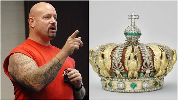 法國巴黎羅浮宮19日遇竊，1頂1855年製成的王冠疑似在歹徒逃跑時被摔毀。（圖／資料照／翻攝自羅浮宮官網）