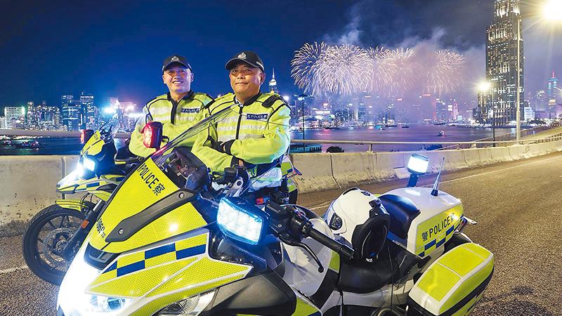 盛事期間的交通有賴交警的精細策劃。(《警聲》)