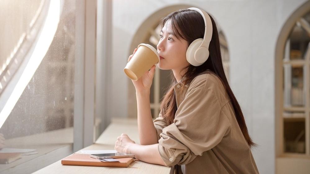 人們大多建議「增加新行動」，而非「減少有害行為」。人們認為「多做」比「少做」更容易、更有效，也較願意接受。