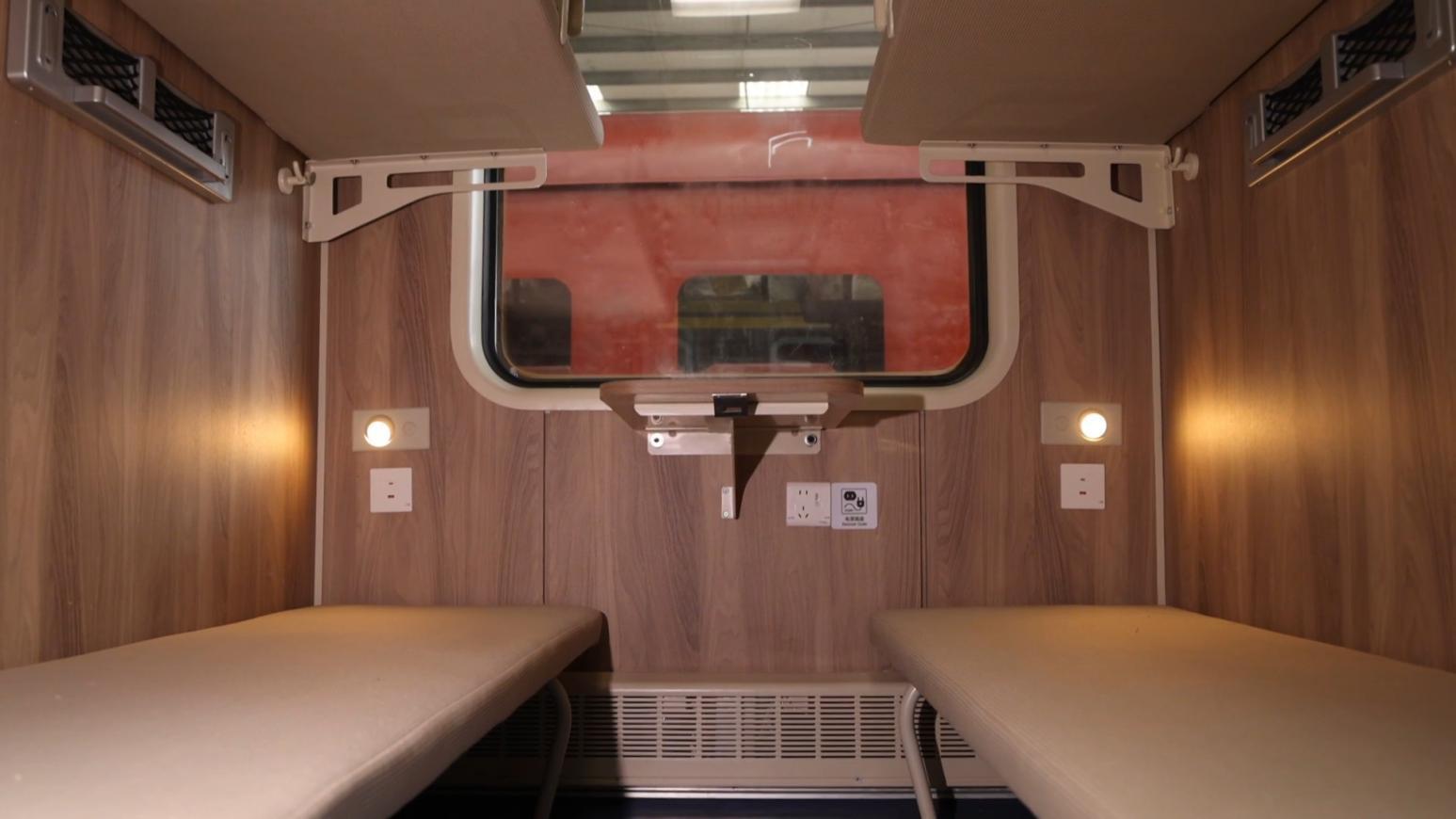 長途火車臥鋪「鄰居」腳太臭！女子投訴喜獲超暖心結局。（示意圖）