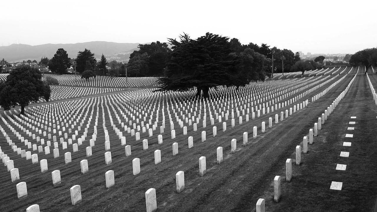 邯鄲3姊妹前往父親墳前祭拜遭炸死。（示意圖／Pixabay）