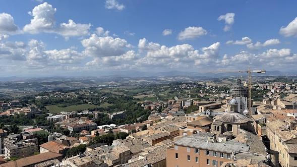 受害人到意大利中部城市馬切拉塔(Macerata)短期留學期間，遭男子性侵。(互聯網)