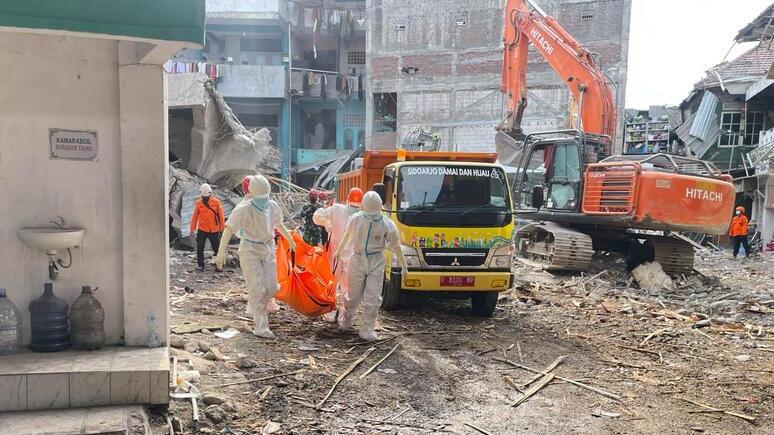 印尼學校倒塌事件搜救行動宣告結束，當局公布罹難者總數為67人。（圖／美聯社）