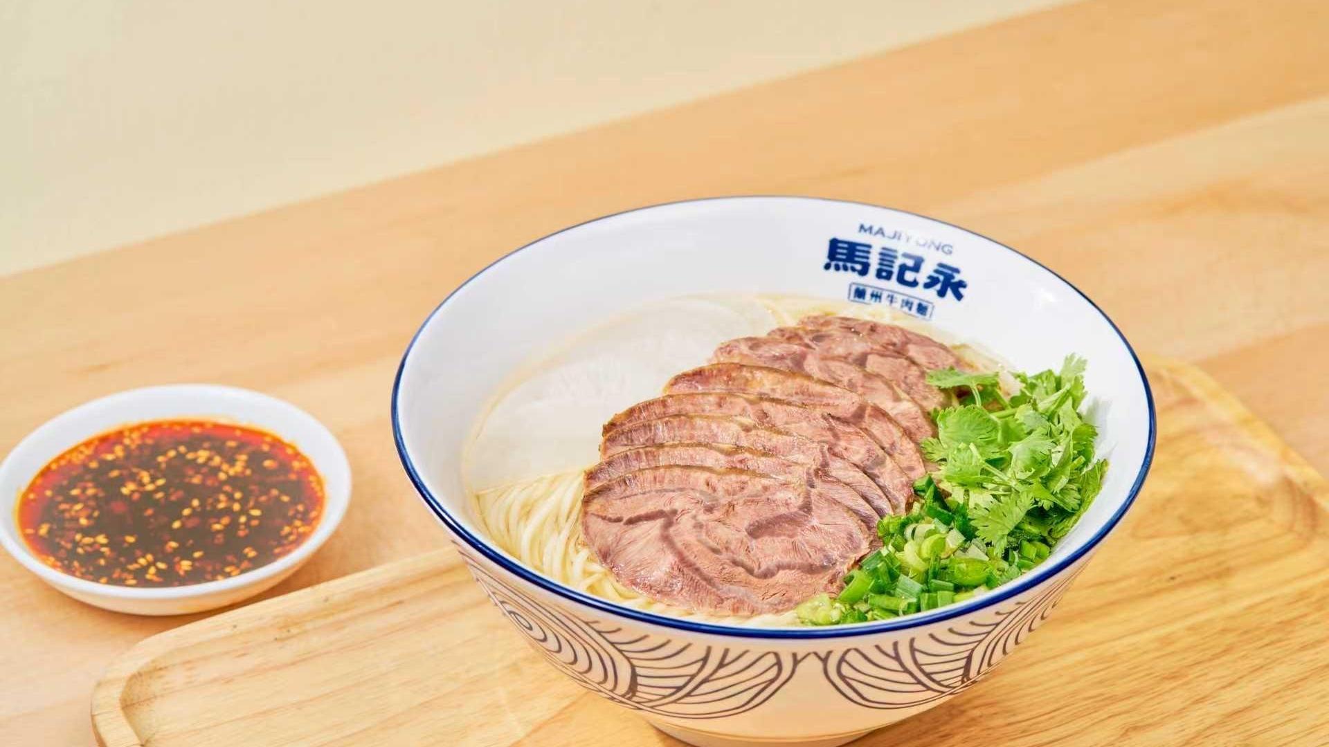 內地的蘭州牛肉麵馬記永在香港開設的分店正式開幕。(政府新聞處)