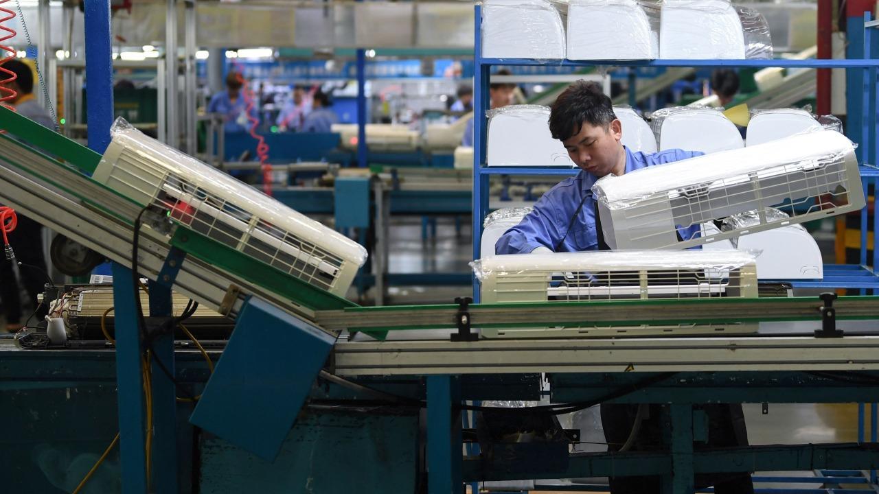 國家統計局公布內地10月製造業採購經理指數（PMI）跌至49，按月跌0.8點。（新華社資料圖片）