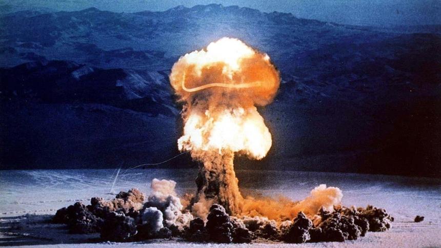 圖為美國內華達州試驗場於1957年6月24日進行核試。(資料圖片)