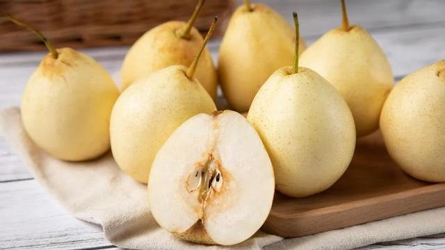 秋遊北疆後咳嗽不止？雪梨百合茶