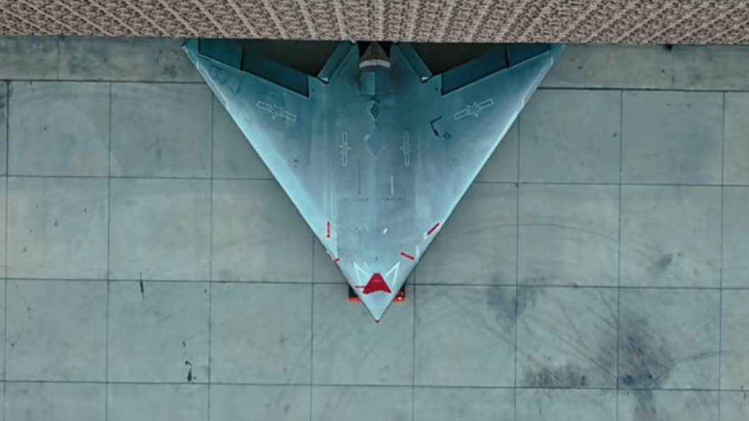 解放軍空軍76周年推微電影《夢遠》新型隱形無人機首「協同作戰」