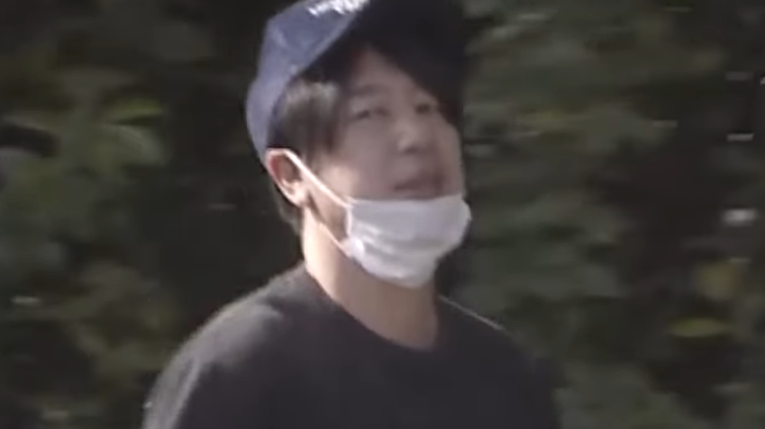 被捕的警察神保大輔。(TBS新聞截圖)