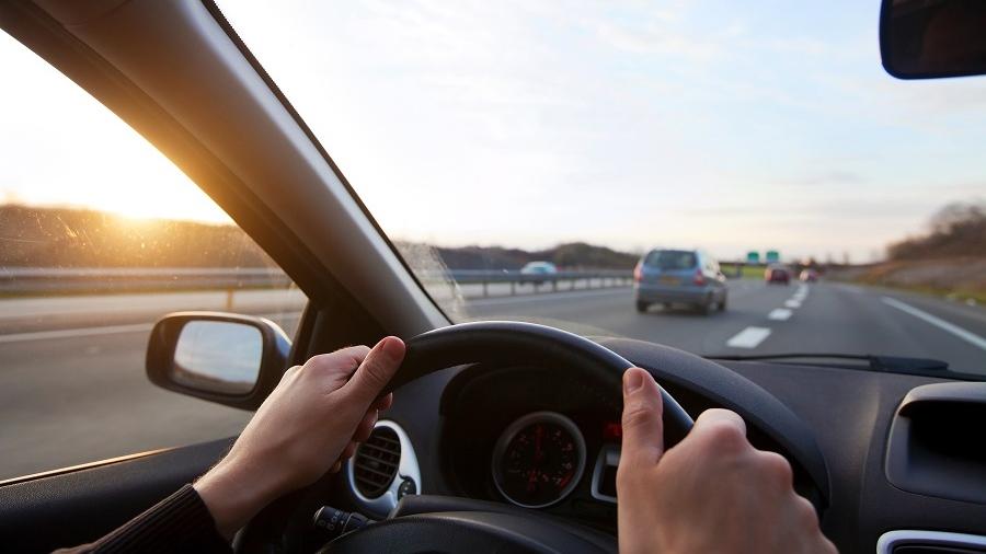 專家教握呔盤新方法，不是傳統「10時10分」。(網上圖片)