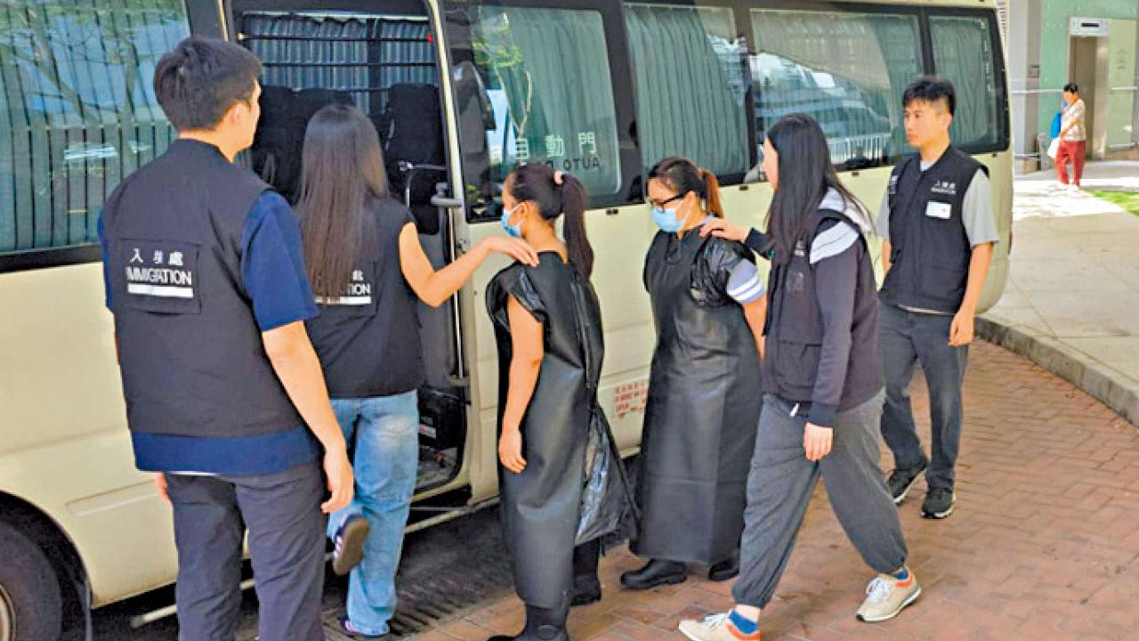 入境處打擊黑工拘21人 兩外傭涉僱主越野車場無牌教開車