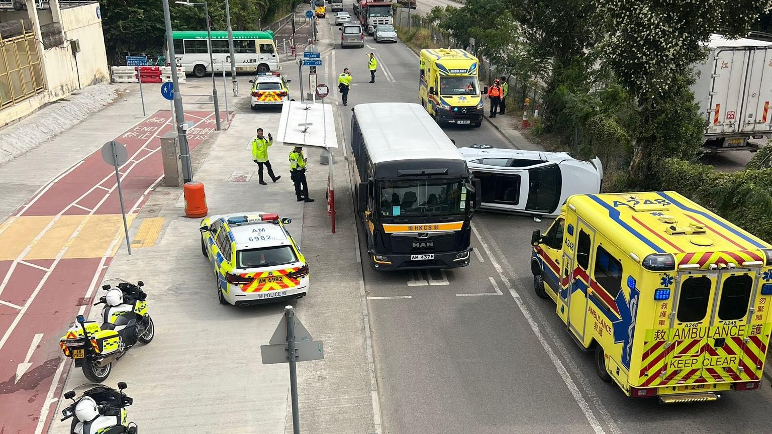 上水古洞發生交通意外。（fb「馬路的事 (即時交通資訊台)」圖片）