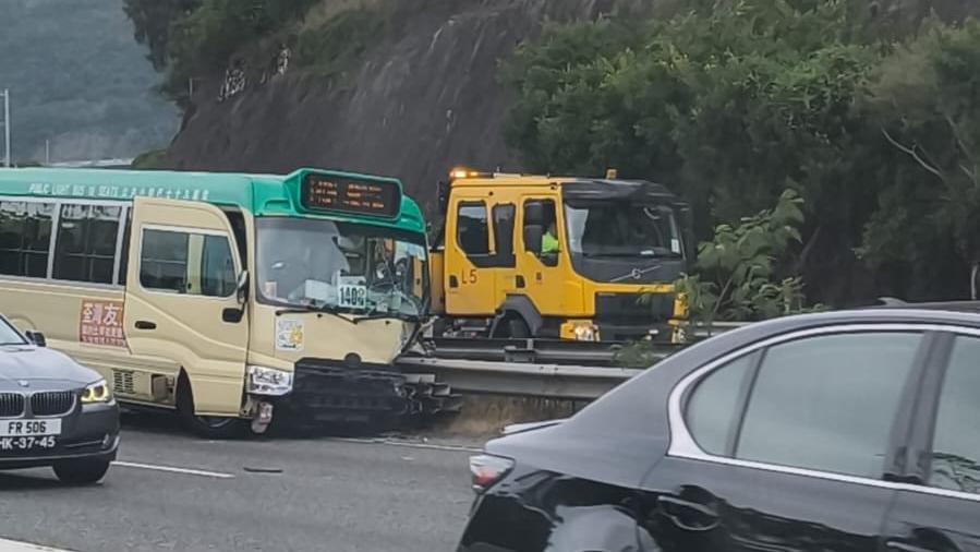 青衣發生交通意外。（fb「馬路的事 (即時交通資訊台)」圖片）