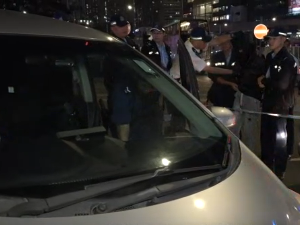 49歲男疑借朋友車運毒遭截，警檢百包大麻製品及依托咪酯。(now新聞截圖)