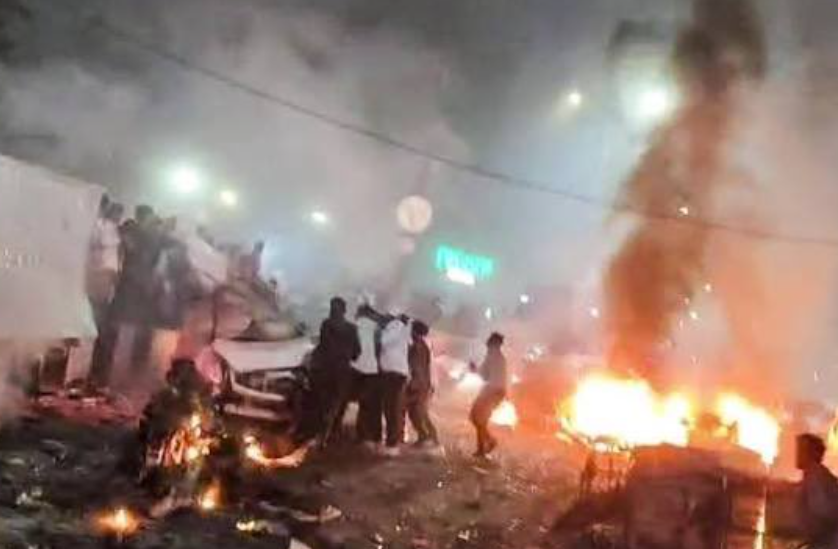 印度首都新德里星期一發生汽車爆炸，已造成至少10人死亡。(X)