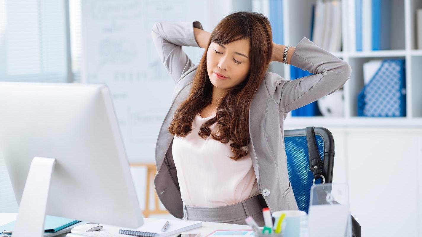 辦公室伸展運動｜3個減壓動作 同時放鬆大腦