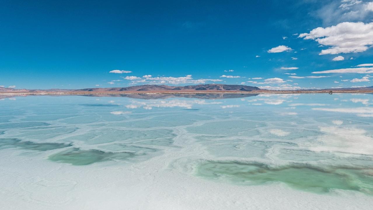 西藏天空之鏡｜扎布耶茶卡鹽湖會變色 含「白色黃金」？
