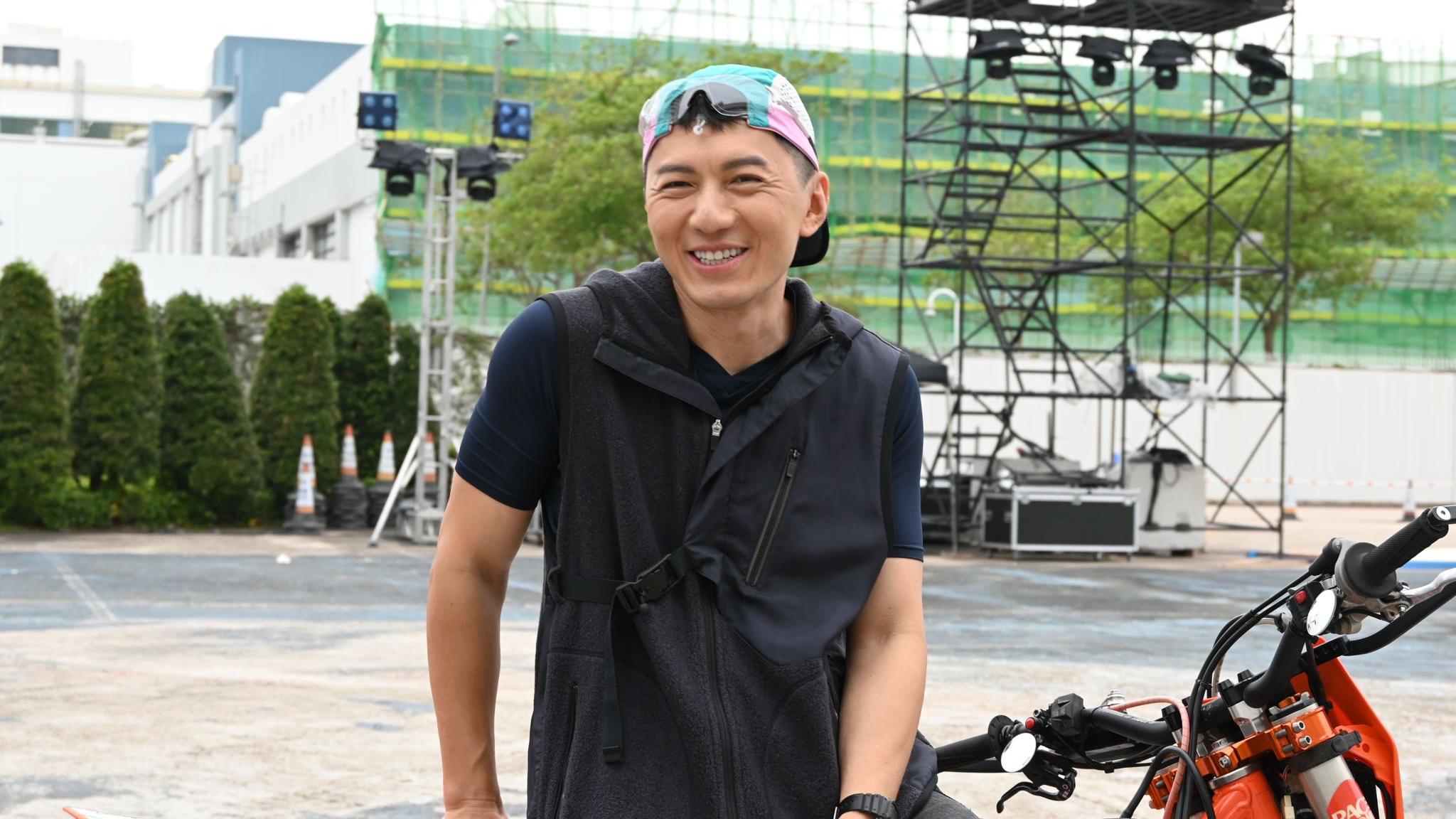 袁偉豪輕鬆迎接袁氹氹 認做危險表演要諗多幾下